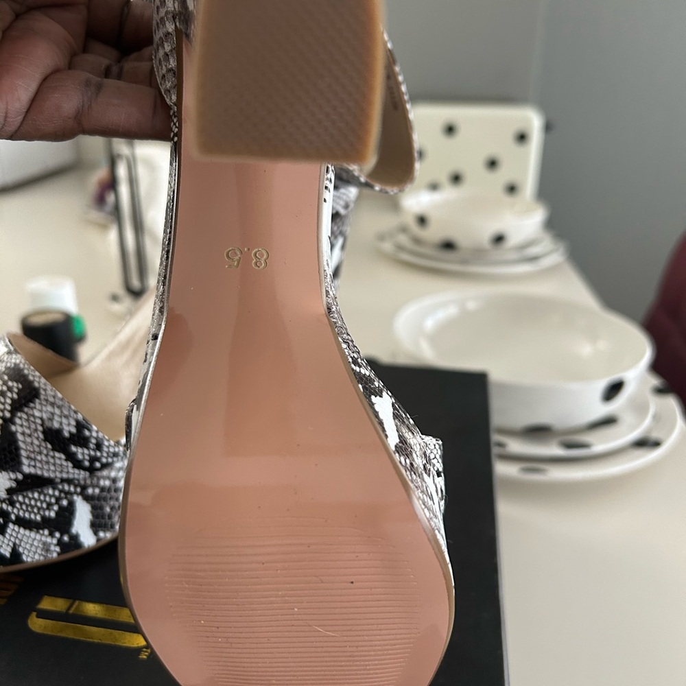 Animal Print Platform Heels - Picture 4 of 4